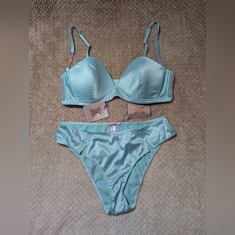 Teal Savage X Fenty bra XL and underwear L new with tags